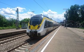 Regionalzug im Bahnhof Nürtingen