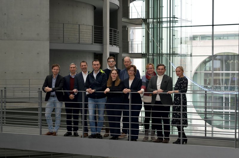 Gruppenbild mit Nils Schmid und Mitarbeitern, Paul-Löbe-Haus, Bundestag Berlin