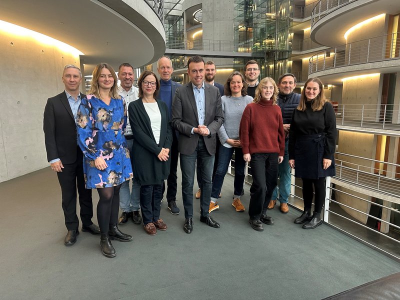 Gruppenbild mit Nils Schmid und Mitarbeitern, Paul-Löbe-Haus, Bundestag Berlin